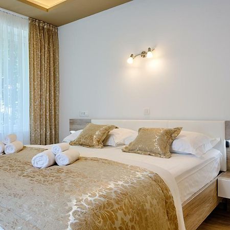 Luxury Rooms Floramye (Adults Only) Split Exterior photo