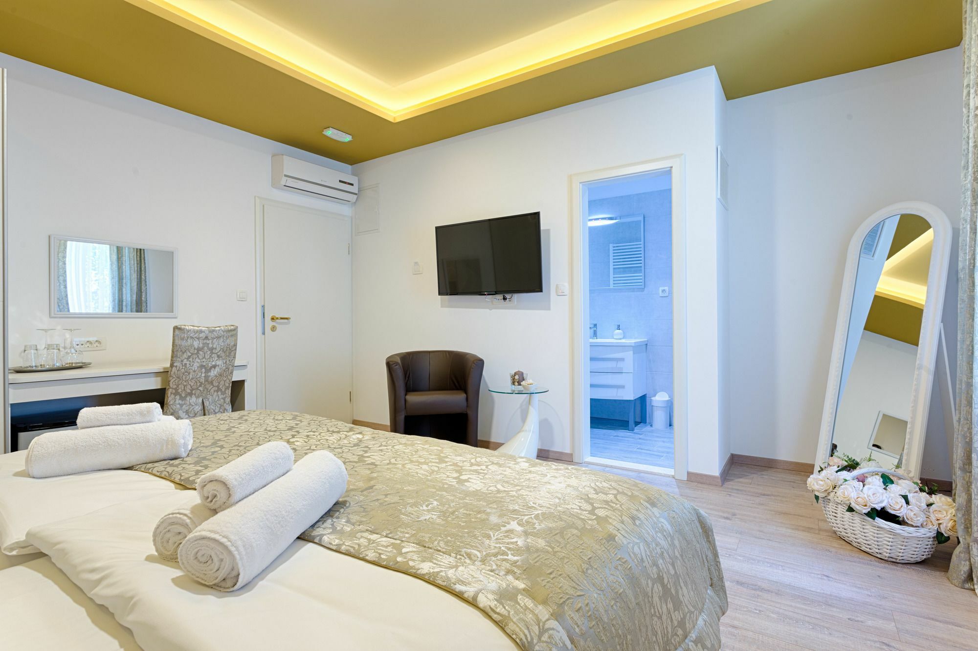 Luxury Rooms Floramye (Adults Only) Split Exterior photo