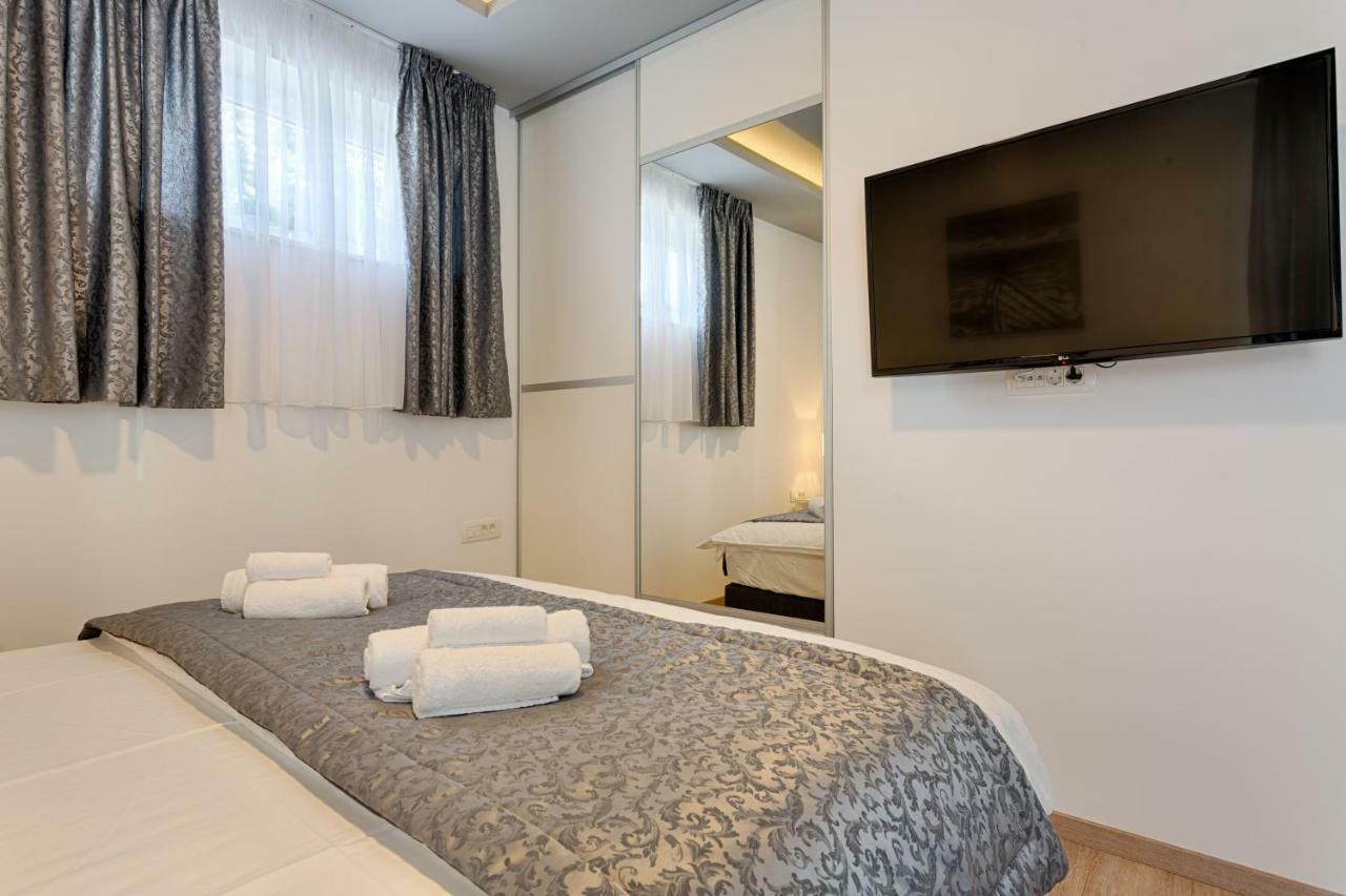 Luxury Rooms Floramye (Adults Only) Split Exterior photo