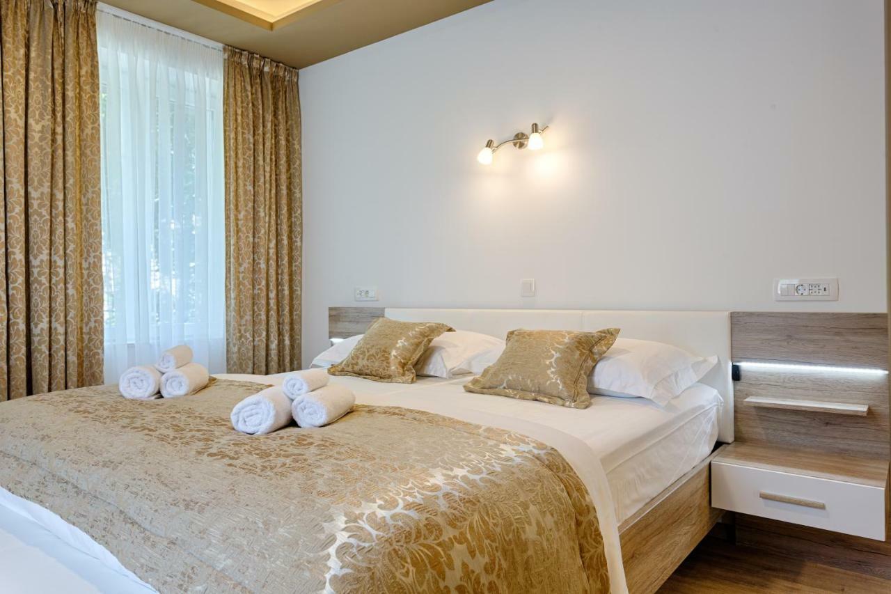 Luxury Rooms Floramye (Adults Only) Split Exterior photo