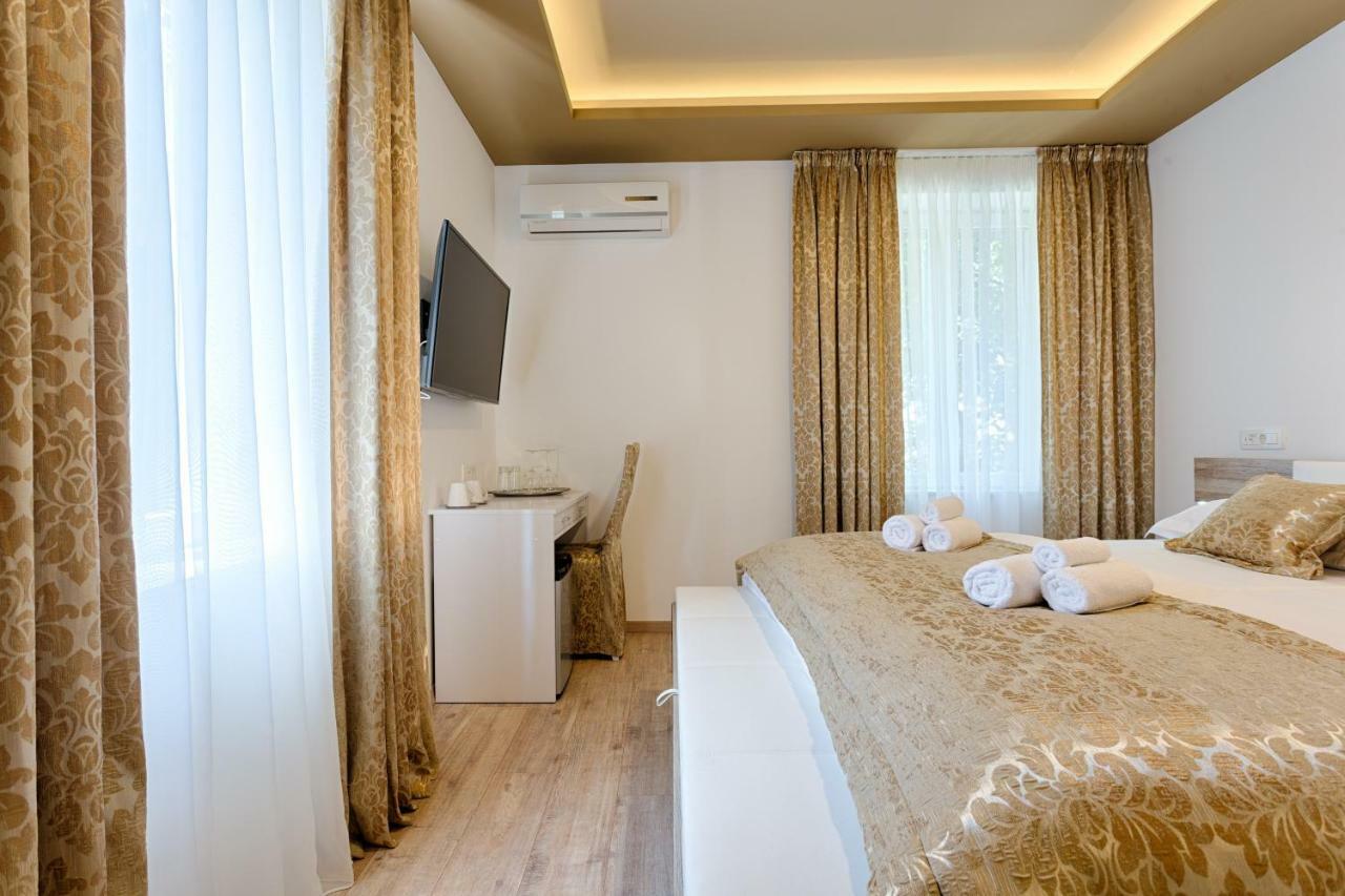 Luxury Rooms Floramye (Adults Only) Split Exterior photo