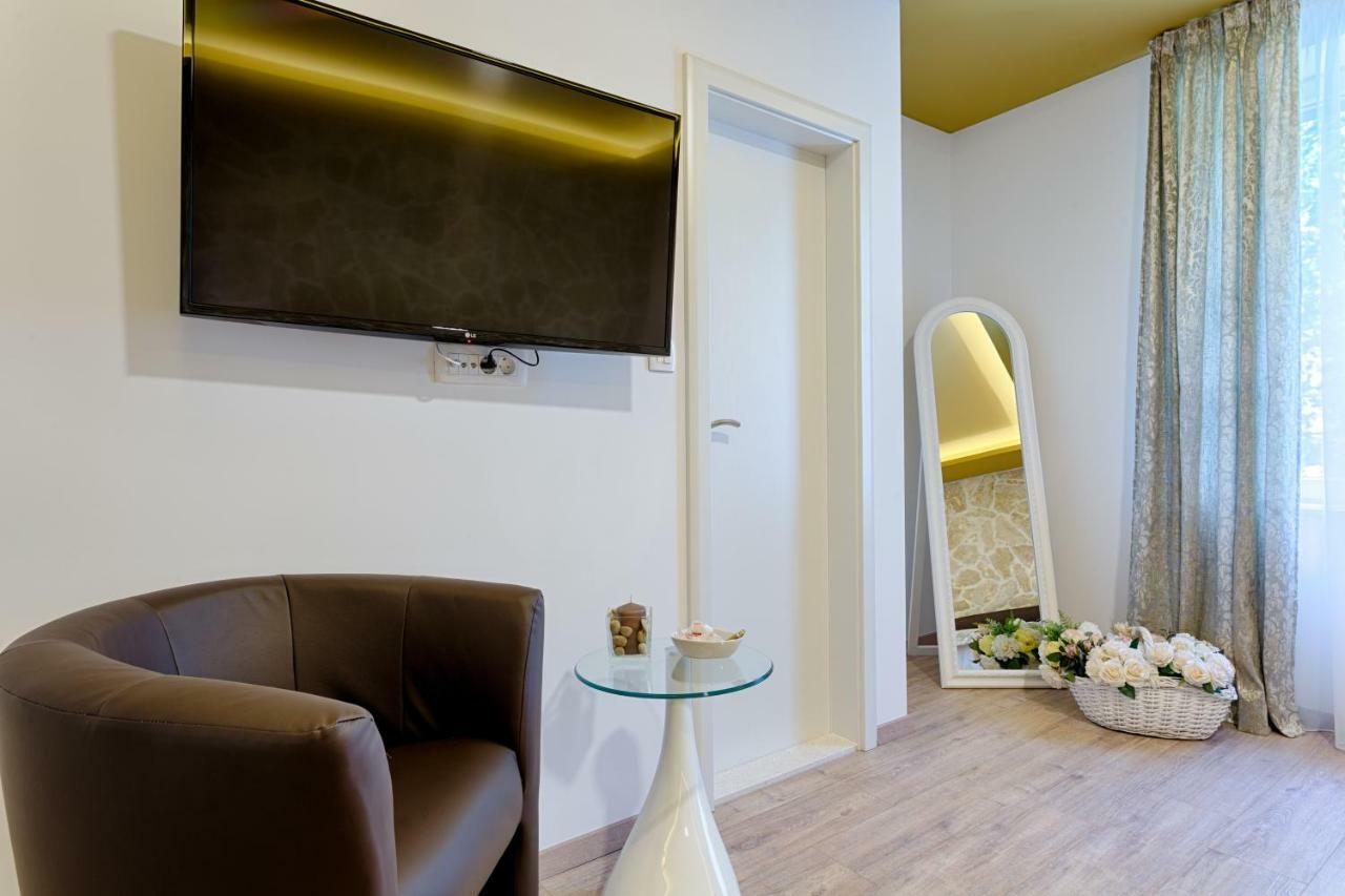 Luxury Rooms Floramye (Adults Only) Split Exterior photo